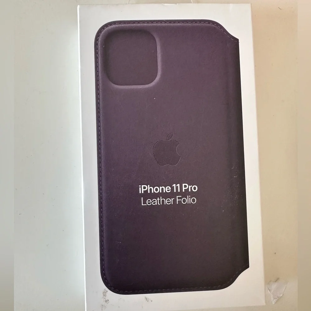 NEW! IPHONE 11 PRO LEATHER FOLIO